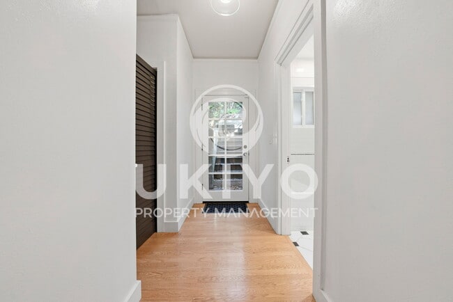 Building Photo - 860 Portal Ave