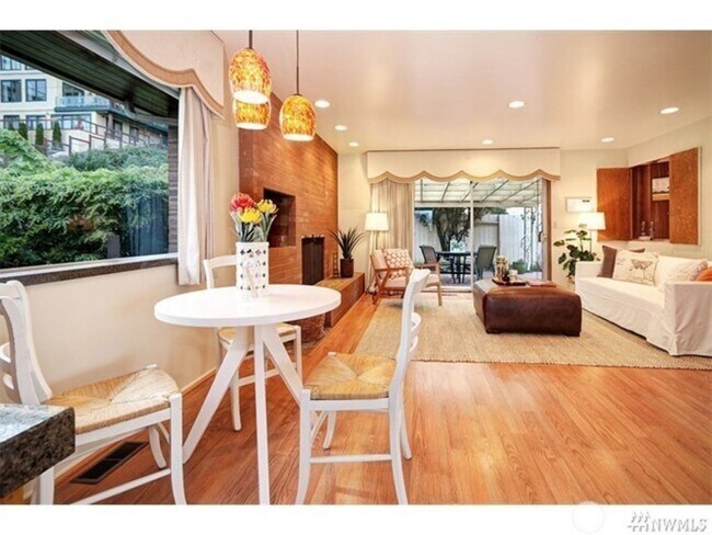 Building Photo - 3Bd/1.75Ba Seattle House