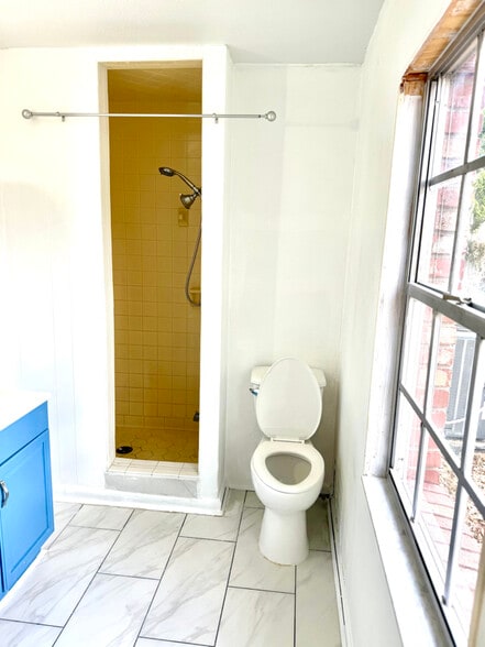 Building Photo - 2502 Ave O NW