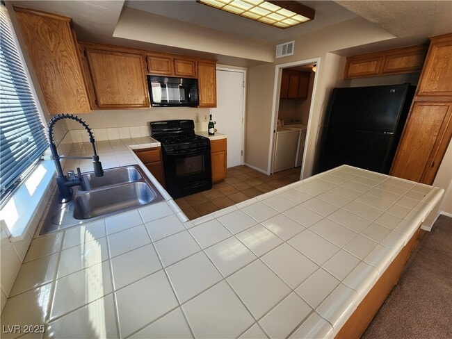 Building Photo - 25 Jensen Dr