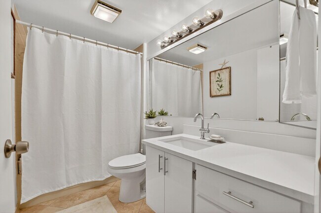 Building Photo - 6205 Balboa Cir