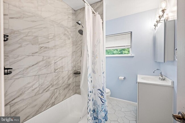 Building Photo - 139 Hawaii Ave NE