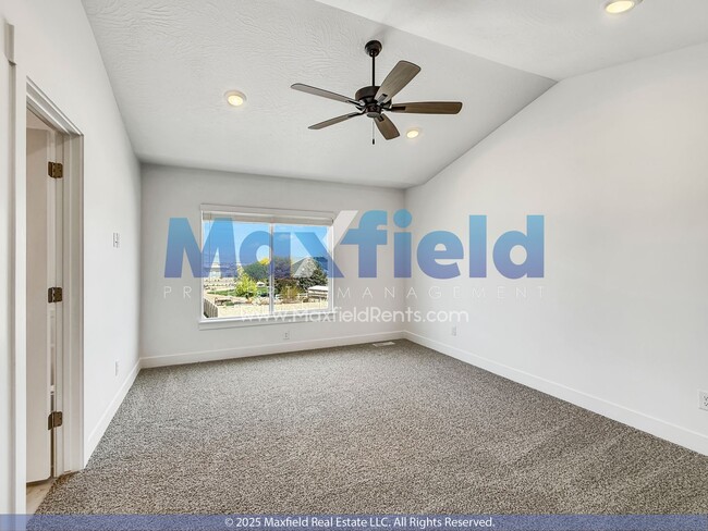 Building Photo - BRAND NEW END UNIT Town House 3BD 2.5BTH 2...