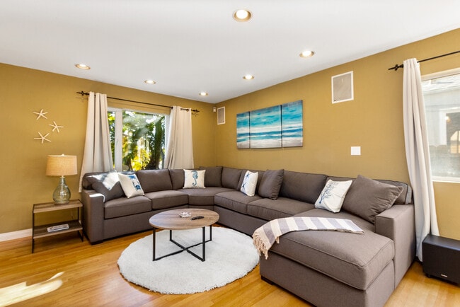 Building Photo - 1214 Emerald St