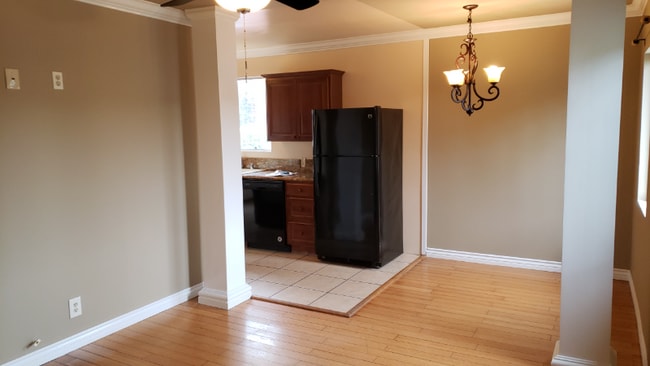 Building Photo - 1435 S Sierra Bonita Ave