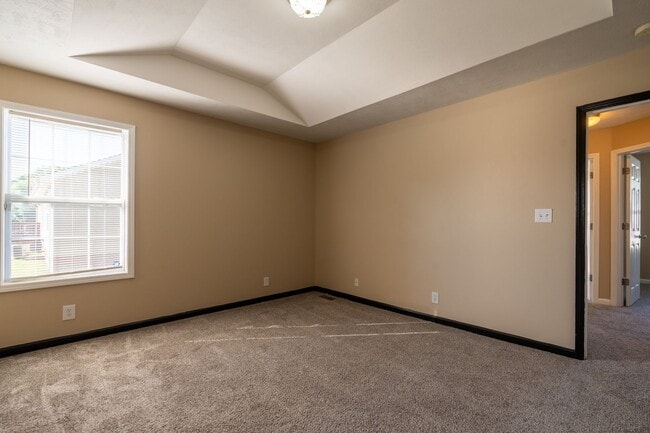 Building Photo - 102 Brandi Ct