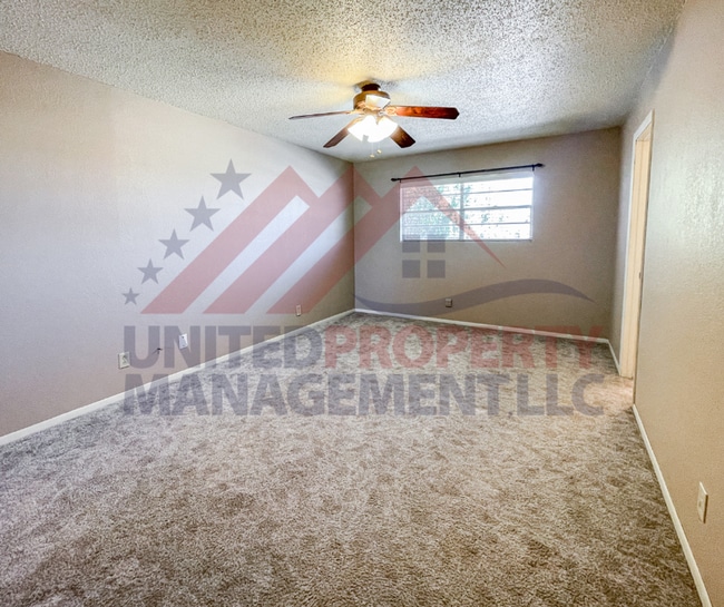 Building Photo - Large 4 bed available in Carlsbad NM