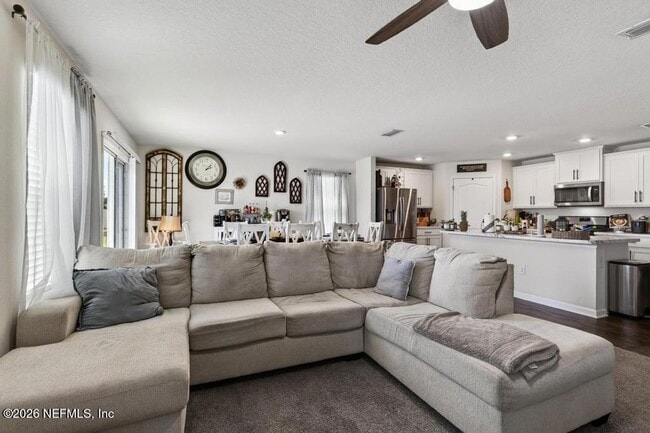 Building Photo - 152 Jarama Cir