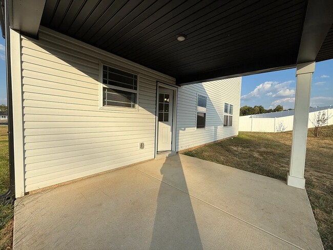 Building Photo - 3 Bedroom 2.5 Bath House