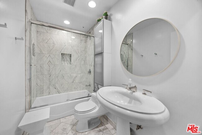 Building Photo - 1515 S Beverly Dr