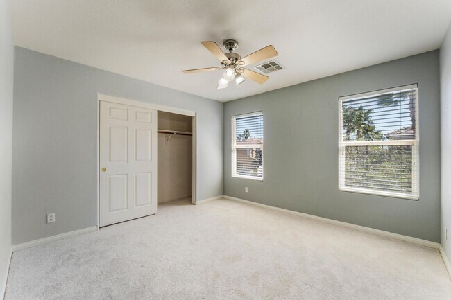 Building Photo - Luxurious Home in Gated Community