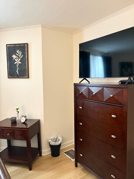 Building Photo - 313 Hixson Ave