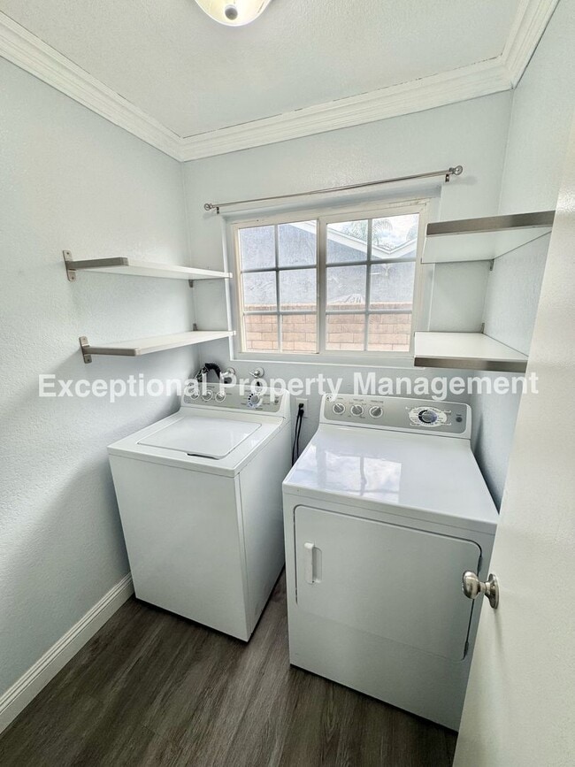 Building Photo - Ready to move in 3 bed 3 bath home!