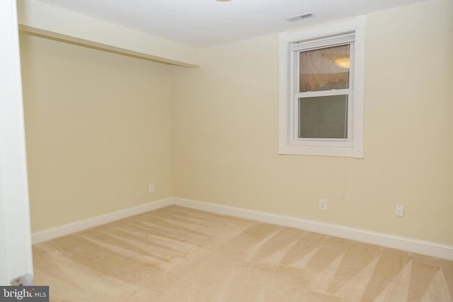 Building Photo - 500 Springvale Rd