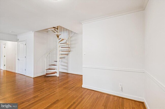 Building Photo - 300 Hilltop Ln