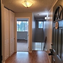 Building Photo - 1 Bedroom Townhome in Desirable Sixty-01 D...