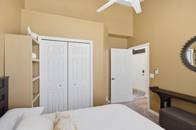 Building Photo - 1020 W Rollingwood Ct