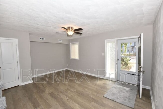 Building Photo - 1324 W 38th St