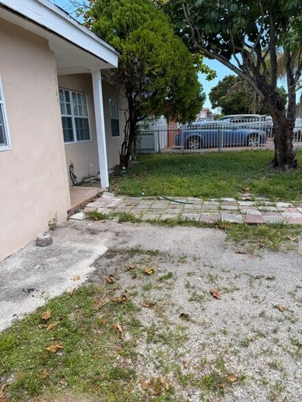 Building Photo - 1365 NW 115th St