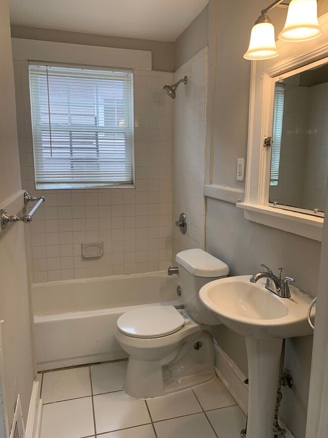 Building Photo - Beautiful 2 Bedroom in Poncey Highlands!