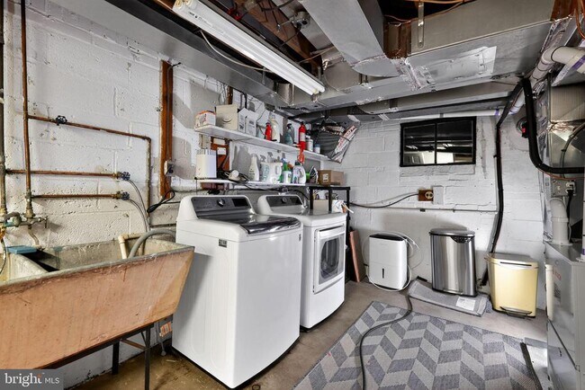 Building Photo - 9302 W Parkhill Dr