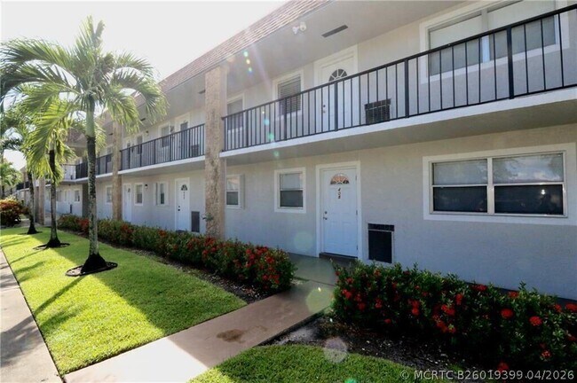 Building Photo - 9915 SW Sandalfoot Blvd