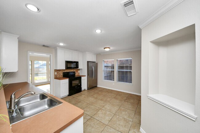 Building Photo - 1903 Ryansbrook Ln