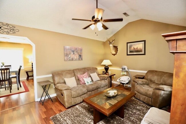 Building Photo - 2415 Edmunds Dr