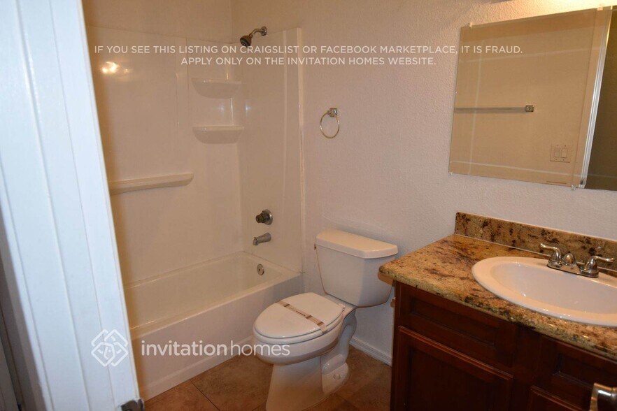 Building Photo - 3029 N Comanche Dr