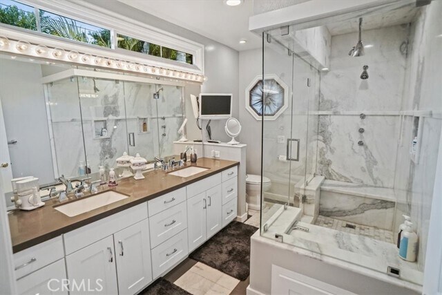 Building Photo - 10419 Bloomfield St