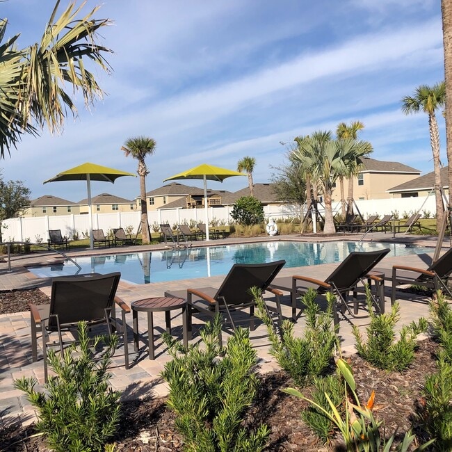 Building Photo - 3/2 house no carpet located in Sun City Center