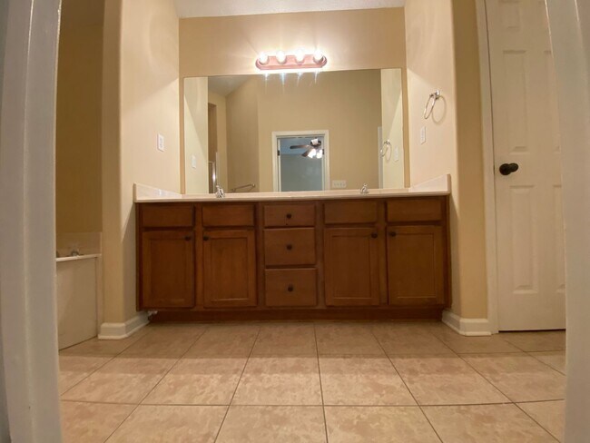 Building Photo - Gated Community - 3 Bedroom 2 Bathroom Cordova Rental Home