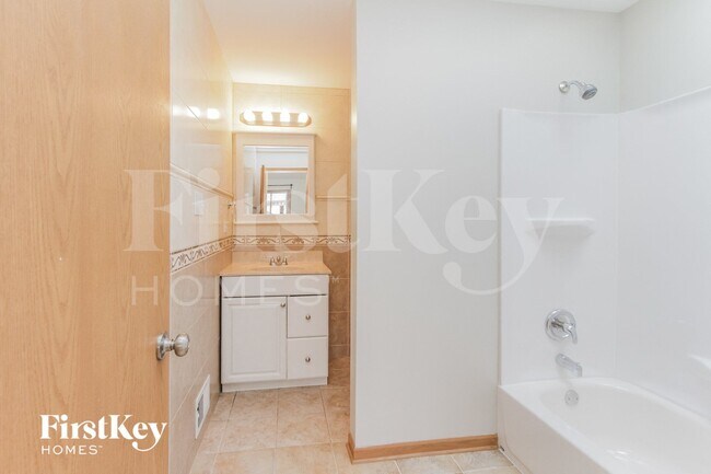 Building Photo - 753 Willow Rd