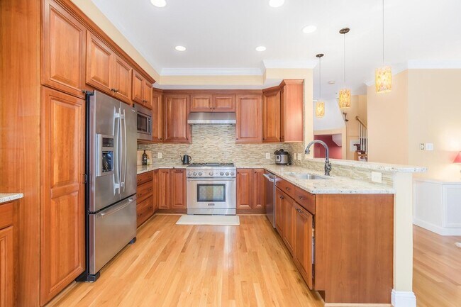 Building Photo - 2310 N Van Buren Ct
