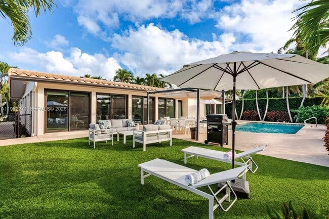 Building Photo - 636 Hibiscus Dr