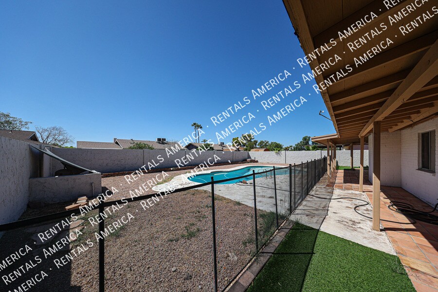 Building Photo - 2931 W Villa Maria Dr