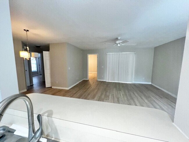 Building Photo - Welcome Home! Updated flooring & fresh interior paint! Move in OCTOBER! Beautiful 3X2 with attach...