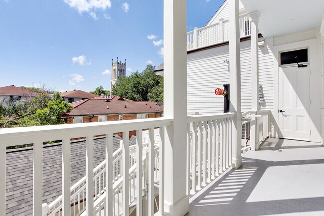 Building Photo - Spacious Uptown 2BR/2.5BA in Restored Mansion w/ GATED OFF STREET PARKING