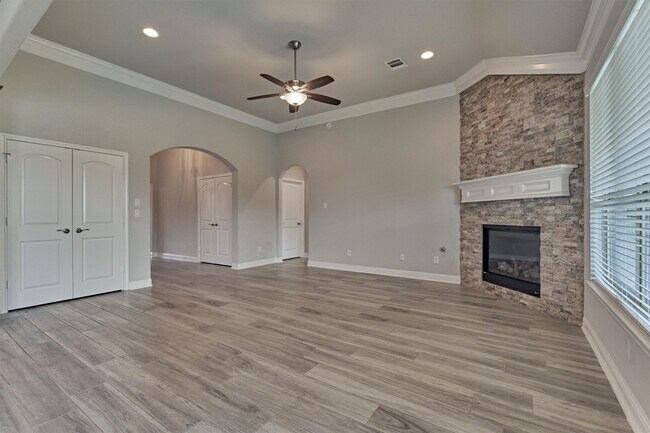 Building Photo - 180 Racetrack Ln
