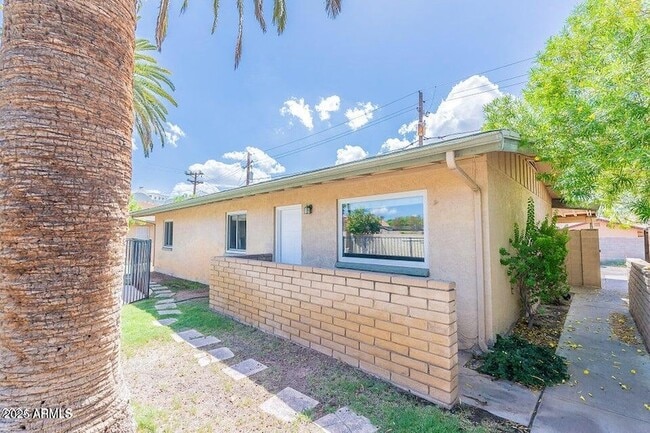 Primary Photo - 4943 E Indian School Rd