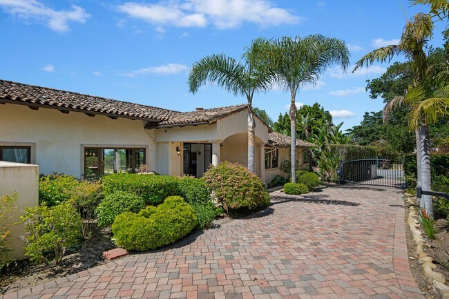Building Photo - Montecito Property with a View and a Pool ...