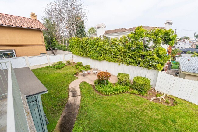 Building Photo - Mathews Avenue