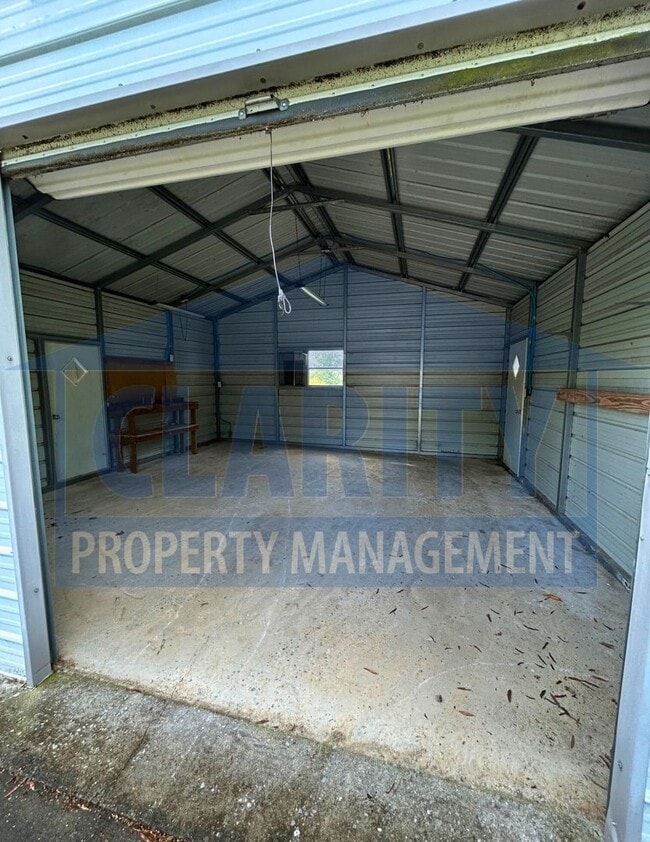 Building Photo - Three bedroom, single level home in Old Fo...
