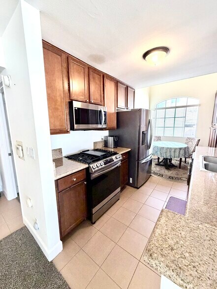 Building Photo - 1430 Colby Ave