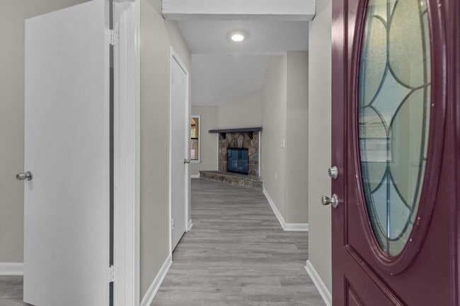 Building Photo - 1042 Mainstreet Lake Dr