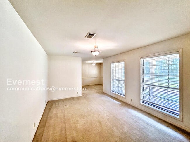 Building Photo - 37 Crossgates Dr