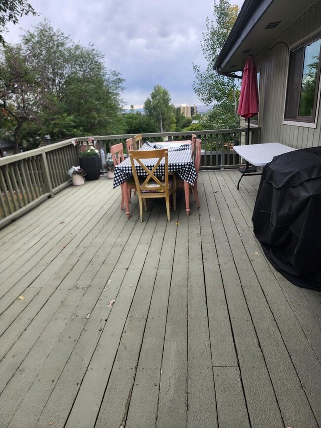 Building Photo - r2911