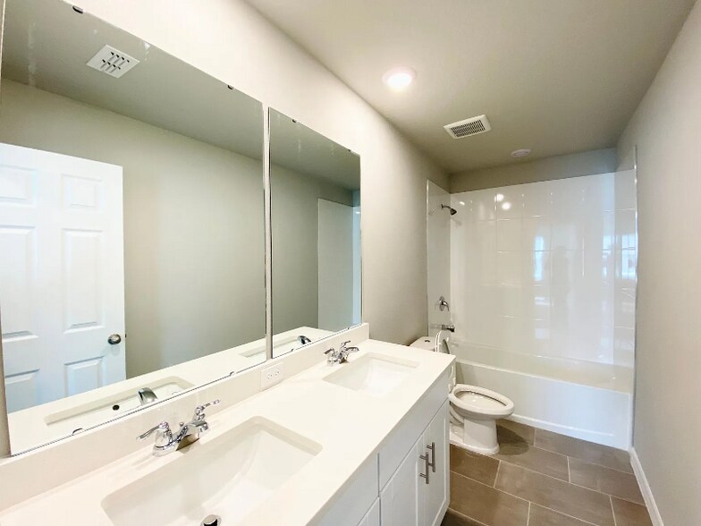 Building Photo - 573 Sun Warbler Wy