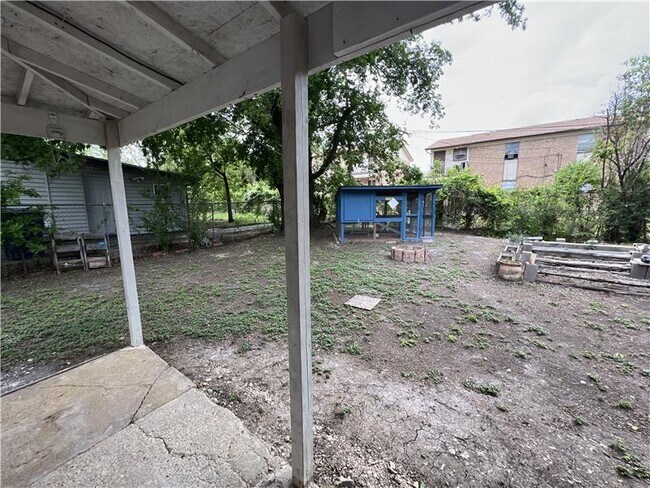 Building Photo - 304 Margaret Lee St