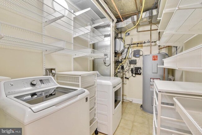 Building Photo - 502 W Broad St